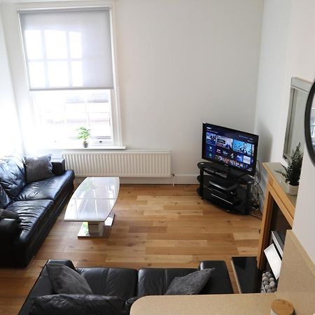 Letting Serviced Apartments - Guards View, Windsor Eksteriør bilde
