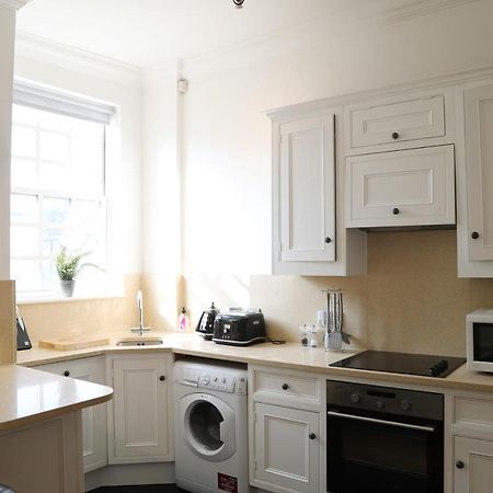 Letting Serviced Apartments - Guards View, Windsor Eksteriør bilde