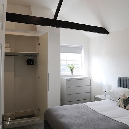Letting Serviced Apartments - Guards View, Windsor Eksteriør bilde