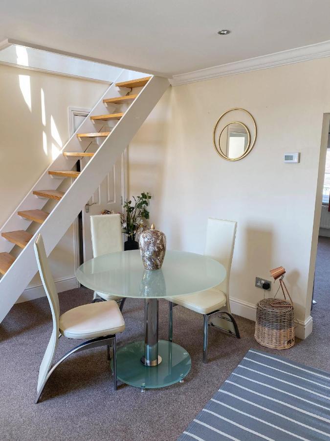 Letting Serviced Apartments - Guards View, Windsor Eksteriør bilde