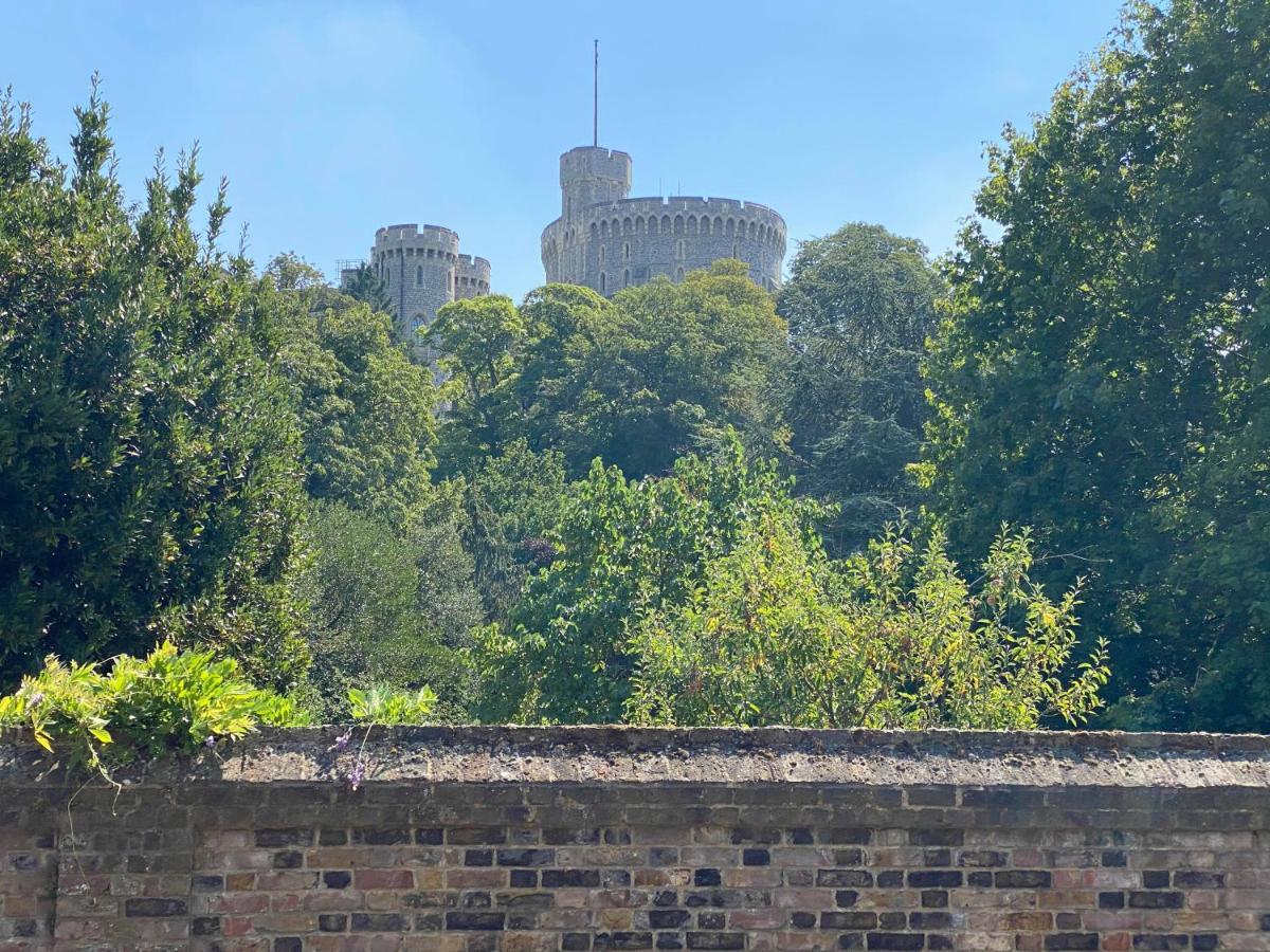 Letting Serviced Apartments - Guards View, Windsor Eksteriør bilde