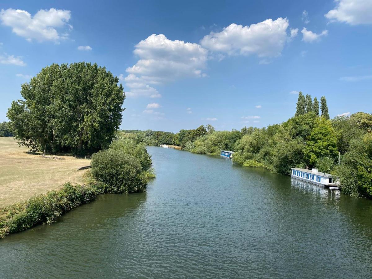 Letting Serviced Apartments - Guards View, Windsor Eksteriør bilde