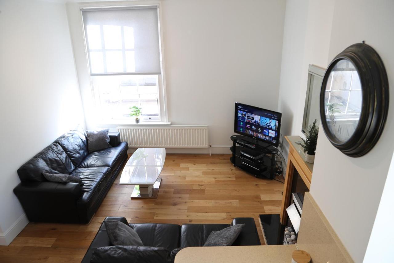 Letting Serviced Apartments - Guards View, Windsor Eksteriør bilde