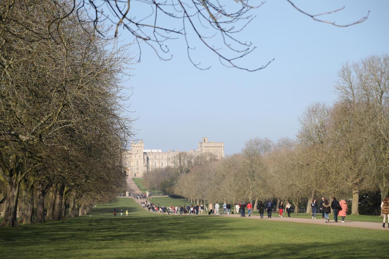 Letting Serviced Apartments - Guards View, Windsor Eksteriør bilde
