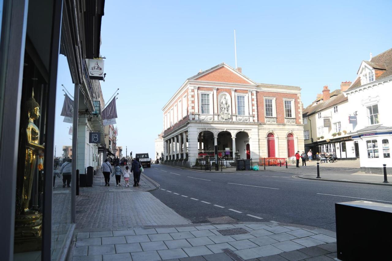 Letting Serviced Apartments - Guards View, Windsor Eksteriør bilde