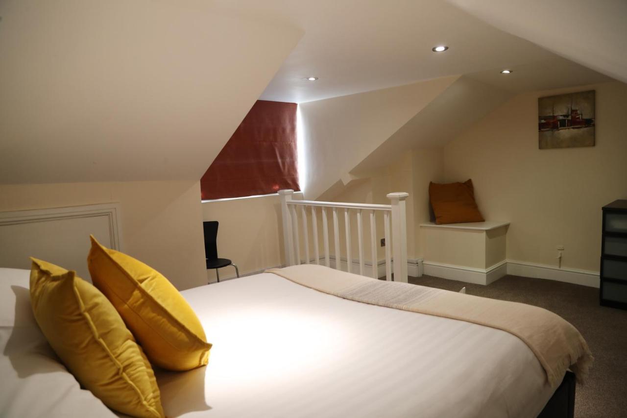 Letting Serviced Apartments - Guards View, Windsor Eksteriør bilde